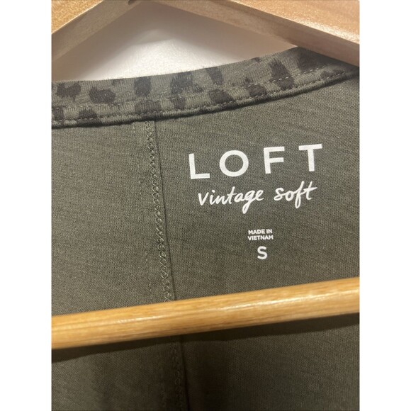 Loft T-Shirt Womens Small Leopard Print Short Sleeve Cotton Green 100% Cotton - Picture 2 of 4